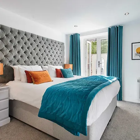 Host & - Number One Carlill * Whitby