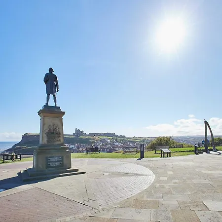 Host & - Number One Carlill Apartment Whitby